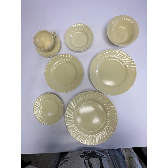 Franciscan Coronado 8‎ Piece Place Setting Yellow - Picture 1 of 16